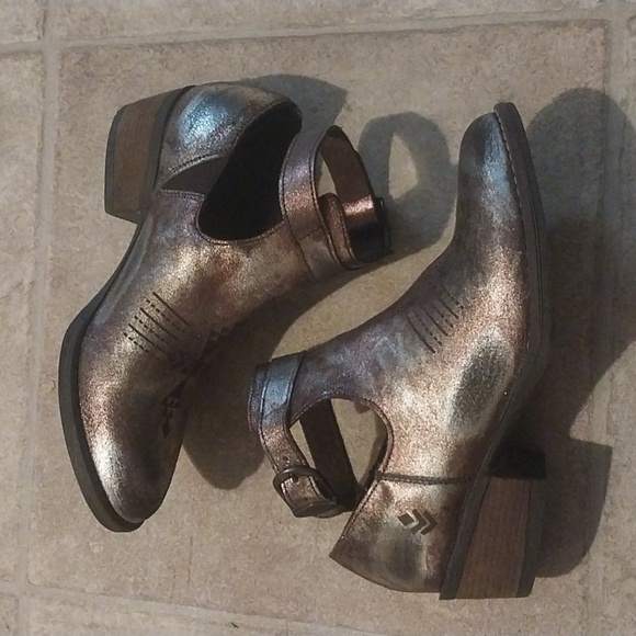 Sbicca Vintage Collection Peaceout Metallic Ankle Booties  Size 6 - Picture 3 of 8